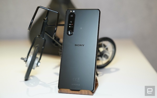 Sony Xperia 1 III có giá 34,99 triệu đồng, tương đương iPnone 12 Pro Max