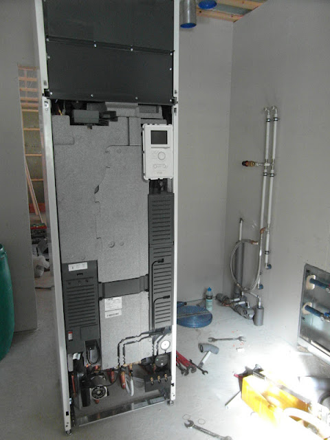 * Valnöt-Hus *: Röhrchen und Leitungen...