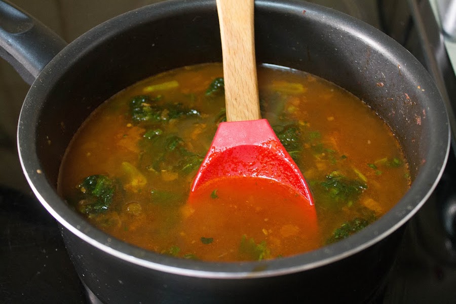 Sopa de verduras y tofu ahumado