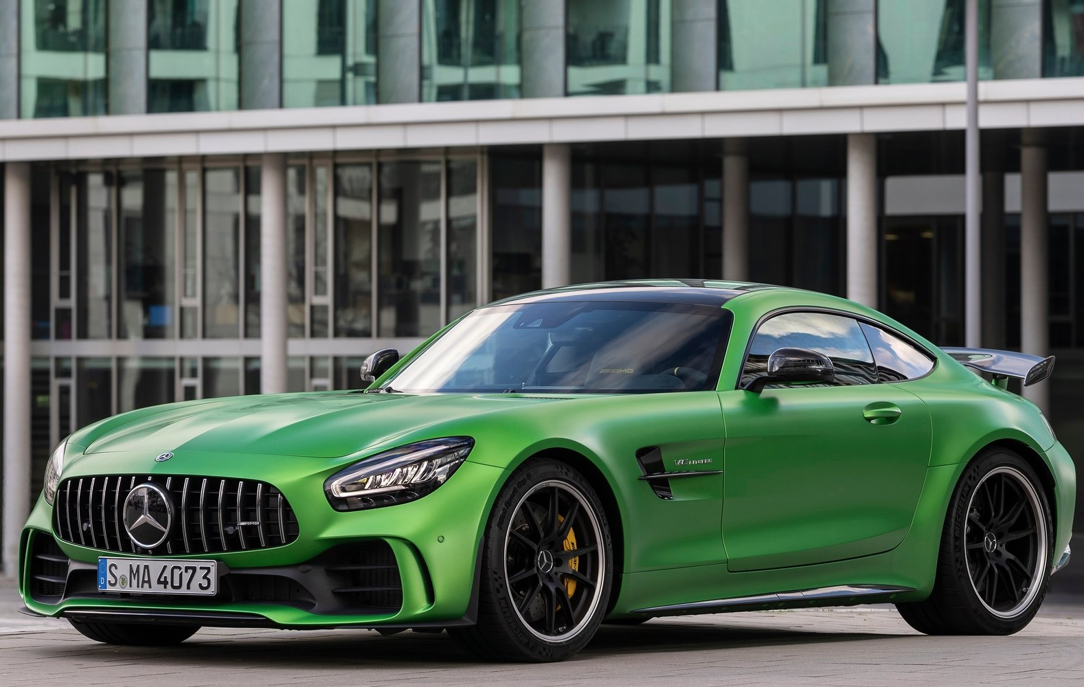 Мерседес AMG gt