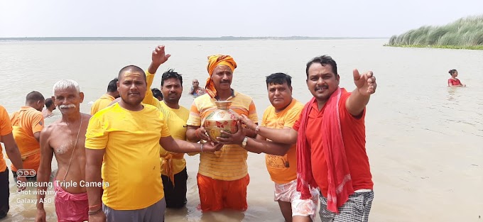 बलिया : सावन के पहिलका दिन शोभायात्रा निकाल के गंगा जी जल भरके भगवान शिव पर अर्पित कइले बुढ़वा शिव सेवा समिति के सदस्य लोग।