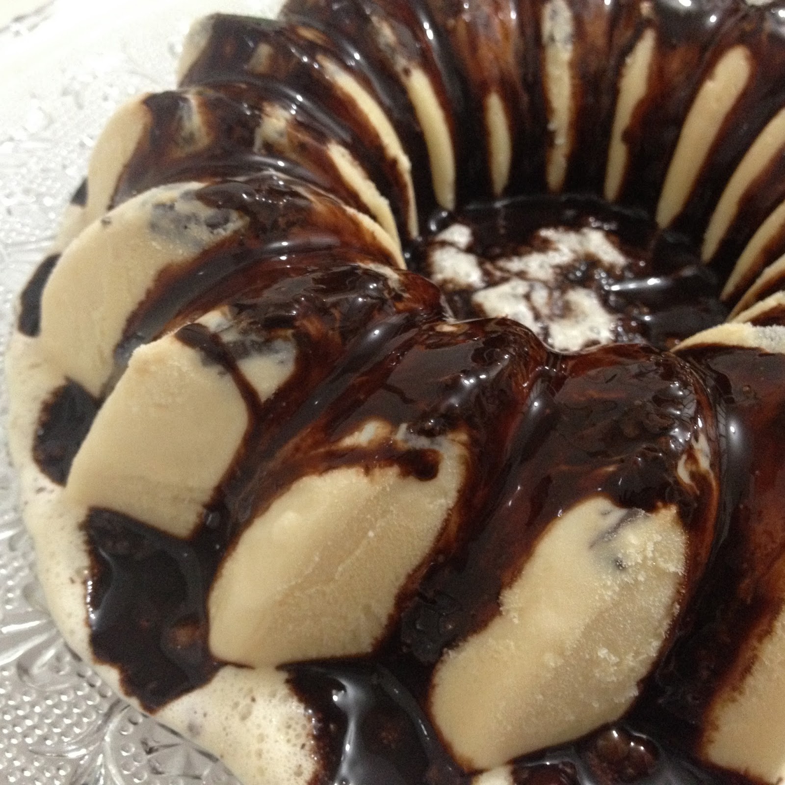 Sorvetão de Baunilha com Calda de Chocolate | Receita rápida e simples ...
