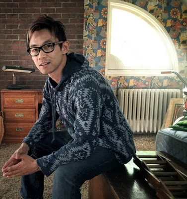 Biografi James Wan Sutradara The Conjuring Biografi James Wan Sutradara The Conjuring Biografi Nama Lengkap : James Wan Tanggal Lahir : 27 Februari 1977 (umur 37) Tempat Lahir. : Kuching, Sarawak, Malaysia. Kebangsaan : Australia Pekerjaan : Sutradara Film, produser film, dan penulis skenario Aktif dari tahun 1999-sekarang James Wan, orang berkulit asia ini adalah seorang produser film, penulis skenario, dan sutradara film asal Australia, keturunan Tionghoa Malaysia. Dia dikenal luas oleh dunia karena telah menyutradai Film Horror terkenal mulai dari Stygian, Saw, Dead Silence, Death Sentence, Insidious dan sekuelnya, The Conjuring , dan menciptakan karakter Billy the puppet. Tapi sebenarnya Wan juga sedang terlibat sebagai sutradara film Fast & Furious 7 sejak Agustus lalu dan rencananya akan diluncurkan pada tahun 2015 mendatang. Awal Karir James James Wan lahir dari kedua orang tua Cina di Khucing, Sarawak Malaysia 27 Februari 1977. Keluarganya pindah dan menjadi warga negara Australia pada saat usianya 7 tahun. Sejak kecil James Wan sudah diperkenalkan oleh ibunya berbagai macam jenis film. Film pertama yang disaksikannya bersama ibunya adalah ‘Snow White and The Seven Dwarves’. Dan yang paling membekas diingatan Wan selagi kecil adalah film Jaws dan Poltergeist, karya Referensi http://aviaalviolita.blogspot.co.id/2014/11/biografi-james-wan.html