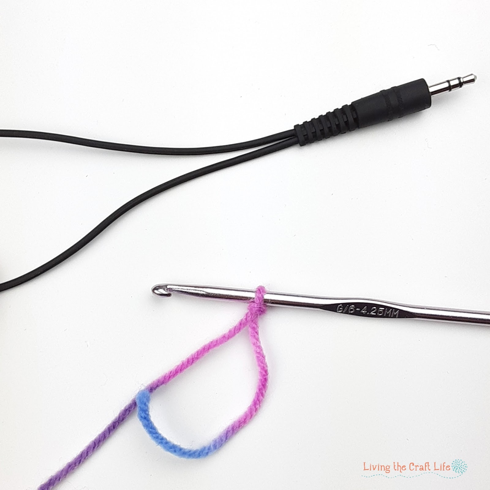 Living the Craft Life Crochet Headphone Cord Cover FREE TUTORIAL