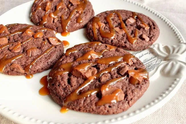 http://www.iletaitunefoislapatisserie.com/2014/08/cookies-chocolat-et-caramel.html