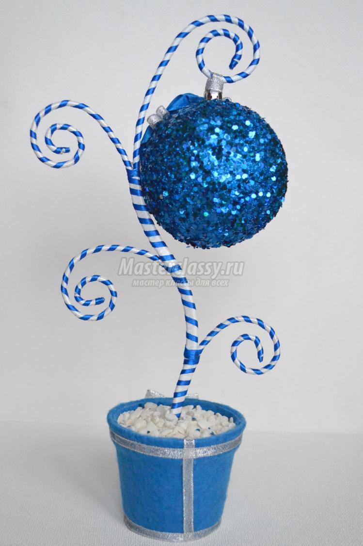 How to make christmas topiary from blue and white ribbons Crazzy Craft