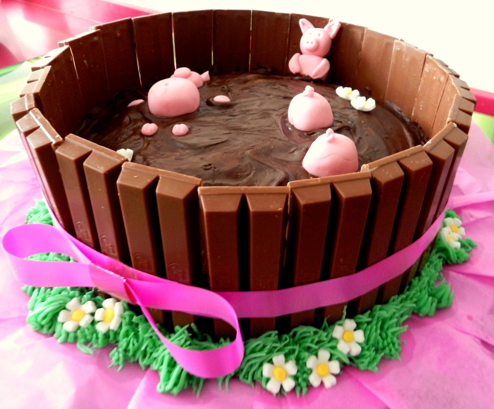 Sanmel´s Cake Tarta KIT KAT CON CERDITOS