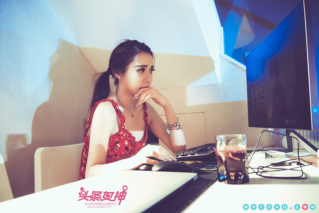 TouTiao 2018-05-03: Model Liu Bo Qi (刘博启) (41 photos) photo 1-2