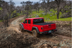 gladiator jeep 2021 jt pickup utility american gets better down change dirty got telluride honors corvette kia chevy awards truck