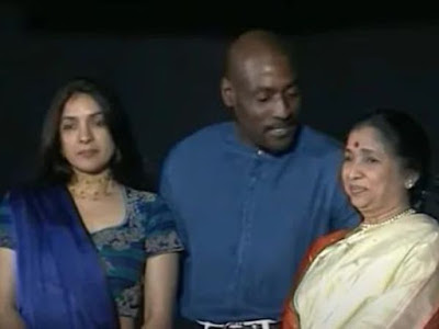 जब आशा भोंसले ने विवियन रिचर्ड्स से कहा आप नान पाटेकल लगते हो़ जब आशा भोंसले ने विवियन रिचर्ड्स से कहा आप नान पाटेकल लगते हो़