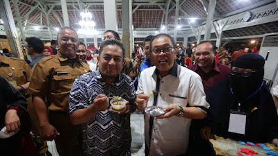 100 Pengusaha  Kuliner Unjuk  Rasa di Pendopo Bandung