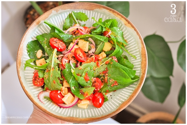 salada de rúcula com tomate receita