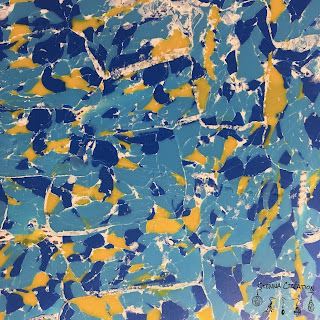 Plaque en pâte polymère imitation marbre bleu et jaune translucent Stenna Création