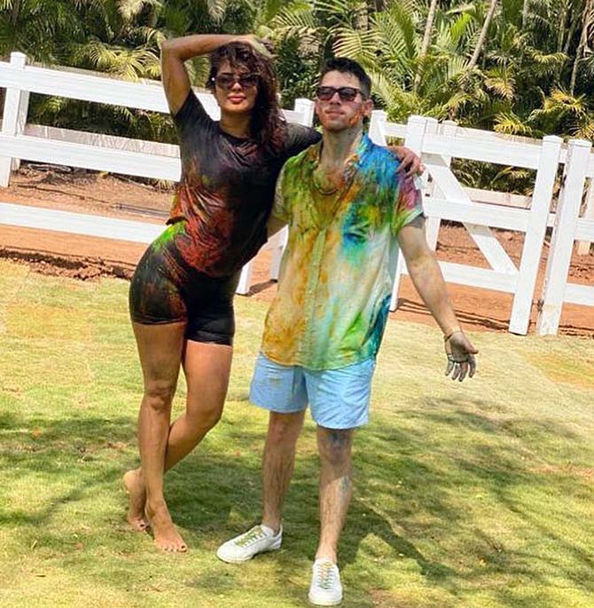 Holi Pics: Kareena Kapoor, Aishwarya Rai, Sunny Leone, Priyanka Chopra