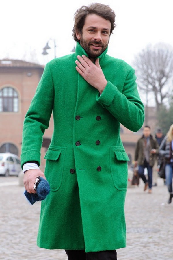 Зеленое мужское пальто