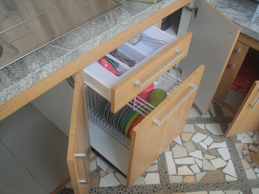 Kitchen Set Keramik Ditutup HPL - Furniture Semarang ...