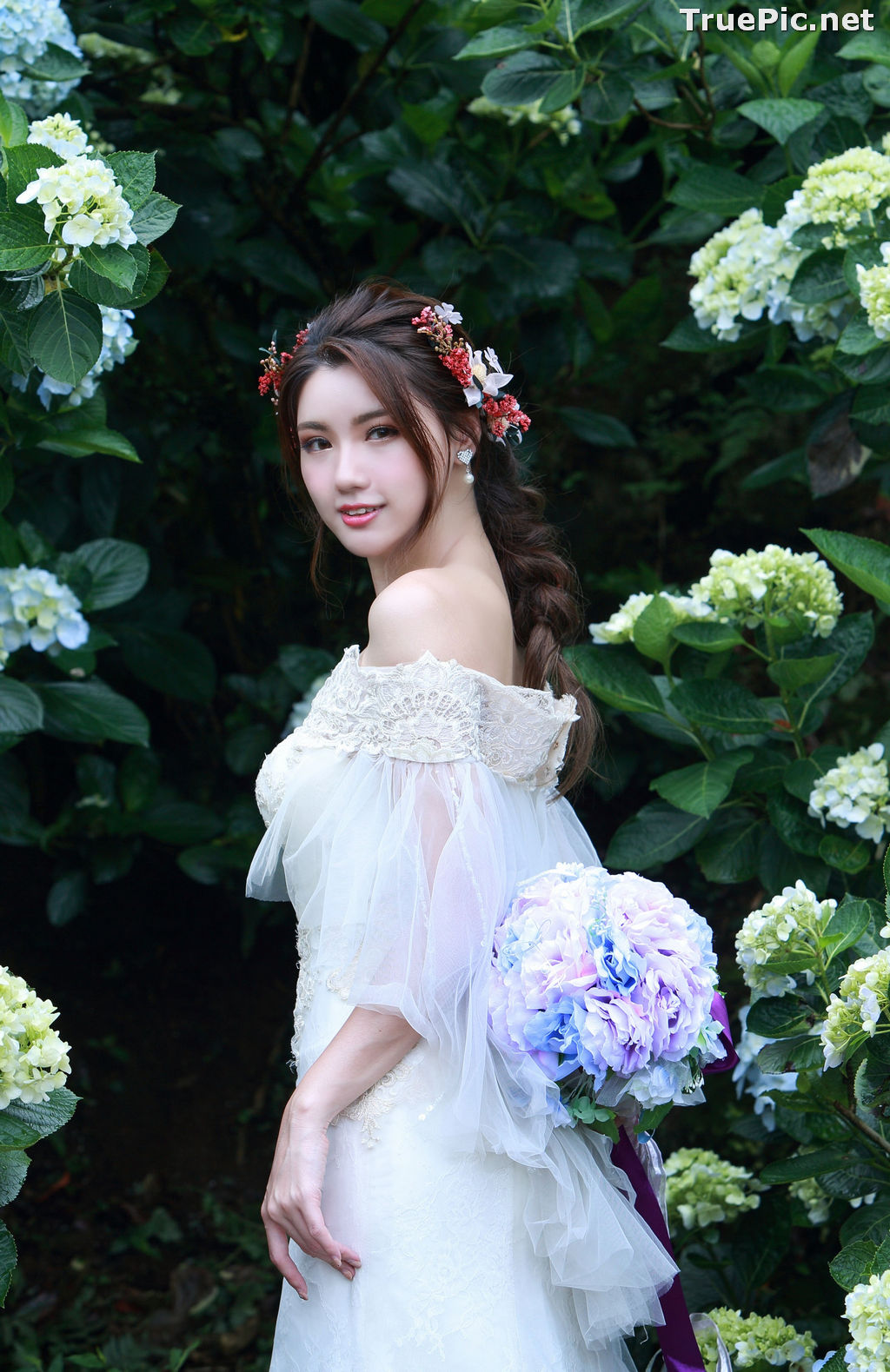 Image Taiwanese Model - 張倫甄 - Beautiful Bride and Hydrangea Flowers - TruePic.net - Picture-22