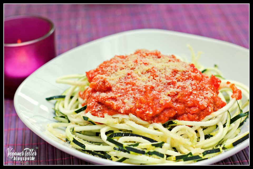 Zucchini Spaghetti mit Tomatensauce Roh | VEGAN
