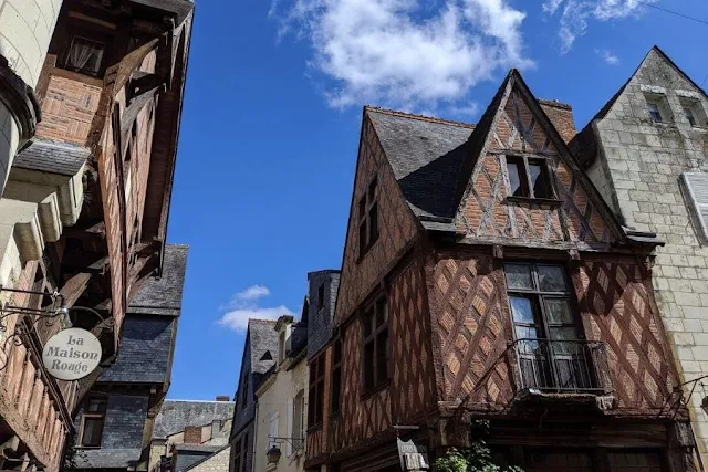 Loire Valley Itinerary: Half-timbered buildings in Chinon