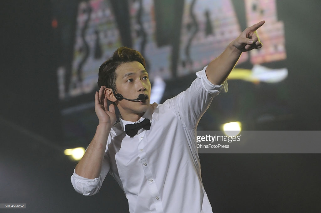 http://1.bp.blogspot.com/-W7WADx76gCI/VqXREerBFTI/AAAAAAABQtc/wuuKA5fHna0/s1600/south-korean-singer-rain-performs-onstage-during-his-concert-the-picture-id506499252.jpg