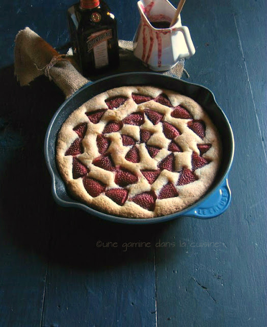 Strawberry Buttermilk Skillet Cake with Strawberry-Cointreau Reduction |une gamine dans la cuisine