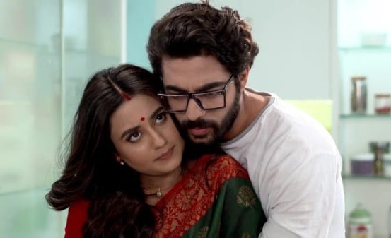 Ki Kore Bolbo Tomay 12 November 2020 Spoiler Adinath’s mother snatches Radhika's phone