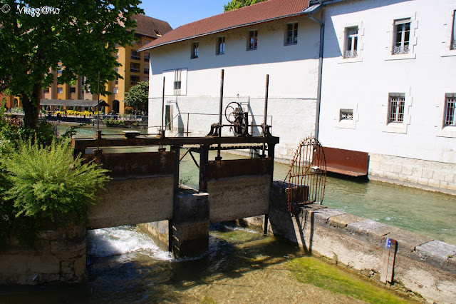 Chiuse e canali nel centro di Annecy