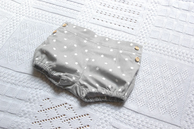 DIY Tutorial y patrones de ropa para bebes. Como hacer pantalones de niño.