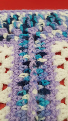 Crochet joining of two grannysquares 