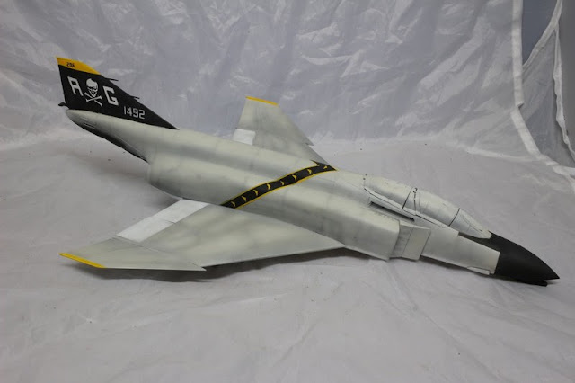 Montage pas à pas du F-4B Phantom II d'eduard au 1/48. F-4B Phantom II,Eduard 1/48, La réalisation de la décoration.
