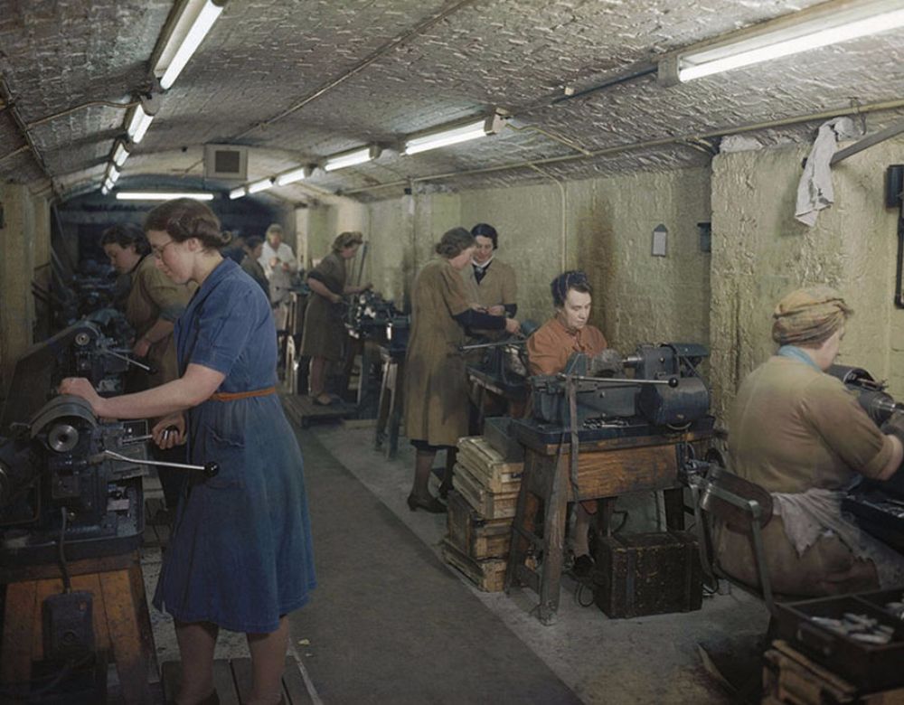 Incredible Photographs That Show World War II in Brilliant & Immersive