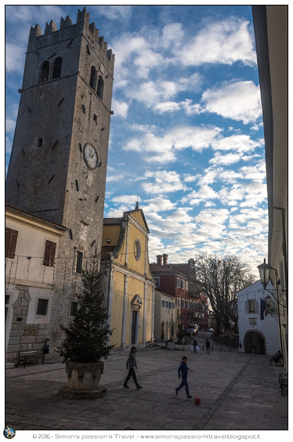 Montona piazza Montona casa dipinta