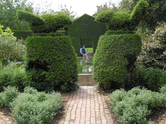 Hidcote Gardens topiary