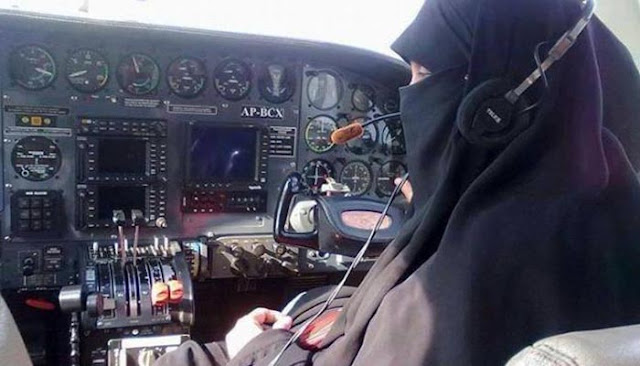 Pilot Perempuan Bercadar Pertama Asal Pakistan