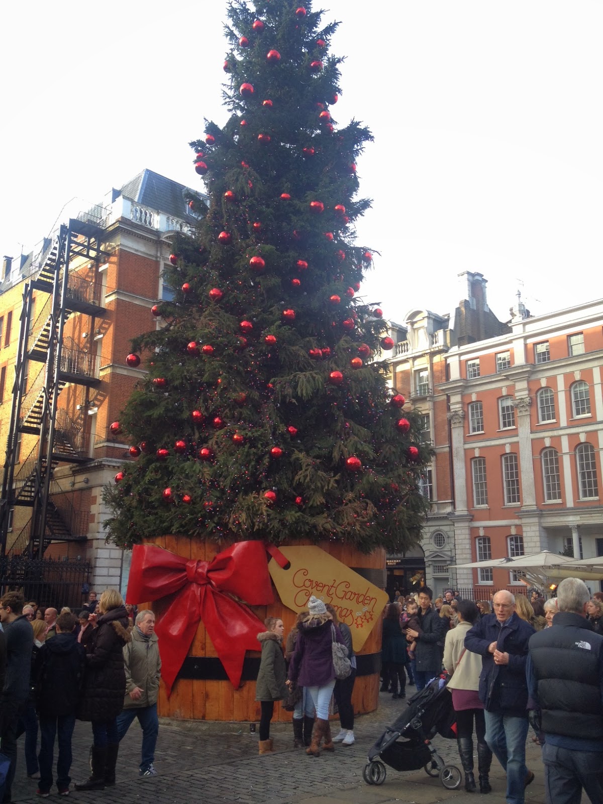 Lipgloss,Frilly socks and Teapots Christmassy Covent Garden & Harrods
