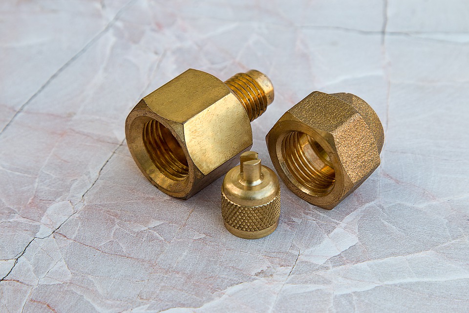 TAPERED PIPE THREADS AND FITTINGS MAKING THE CONNECTION