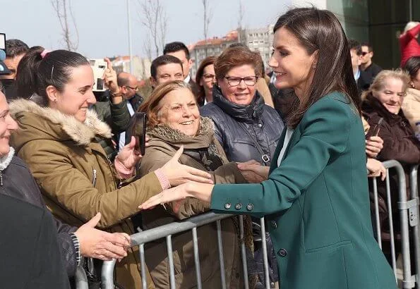 Queen Letizia wore a new suit and a silk blouse by Hugo Boss. Her shoes were by Magrit