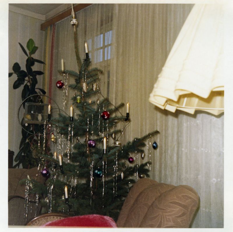 33 Interesting Snaps Show What Christmas Trees Looked Like in the 1950s