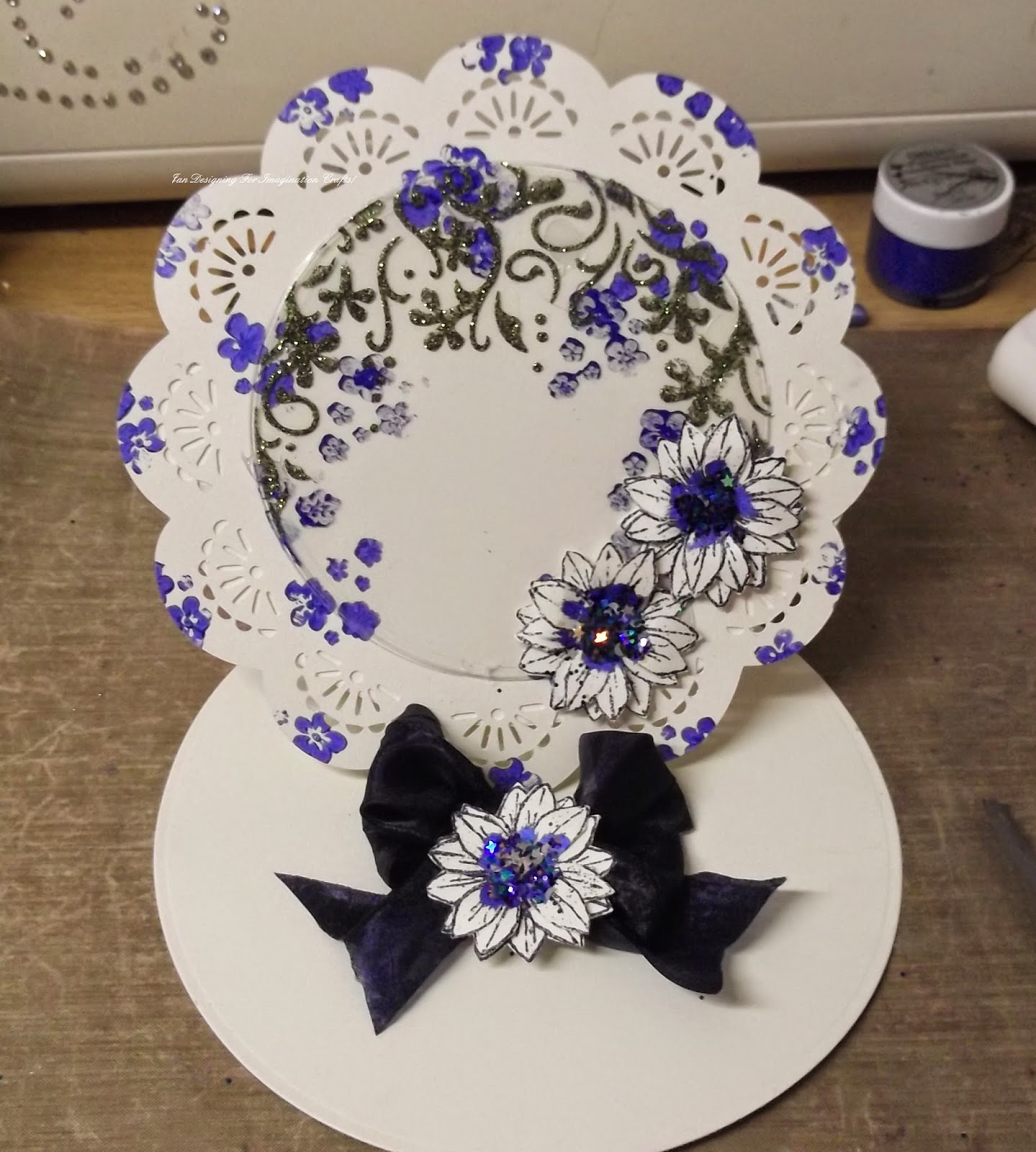 Imagination Crafts Circle Easel Card