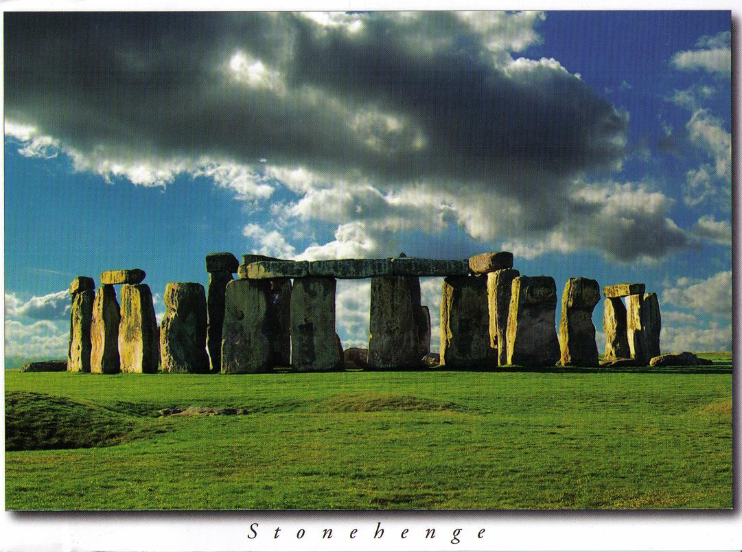 The famous stonehenge. Стоунхендж Эйвбери. Стоунхендж и Эйвбери в ЮНЕСКО. Алтайский Стоунхендж. Стоунхендж in UNESCO рассвет.
