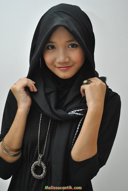 Cewekjilbablover.blogspot.com - Ima, Foto Model Jilbab Cantik Bergaya Islam...