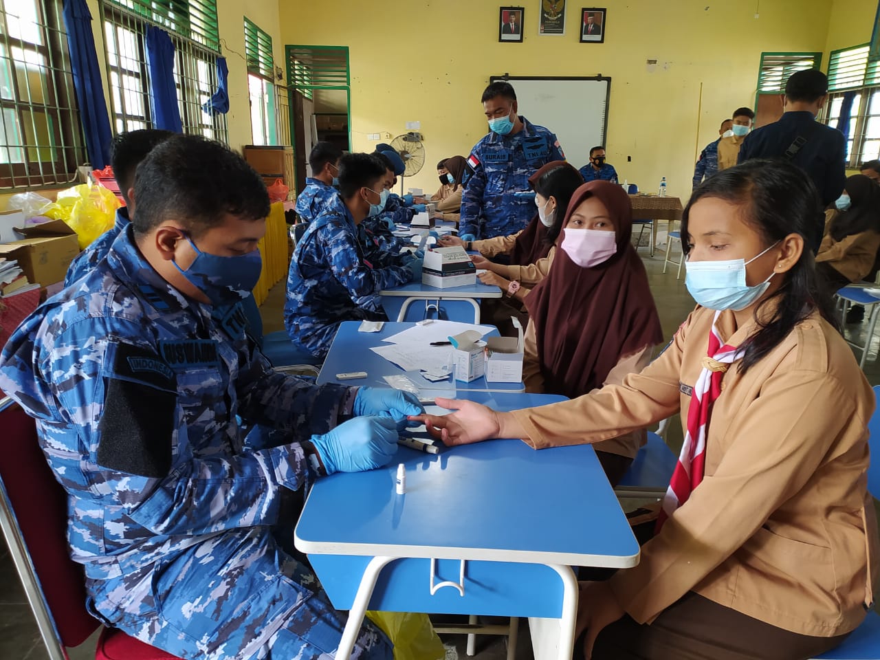 Danlanud RSA Meninjau Pelaksanaan Rapid Test Antibody Massal Gratis di SMP Negeri 1 Ranai Danlanud RSA Meninjau Pelaksanaan Rapid Test Antibody Massal Gratis di SMP Negeri 1 Ranai