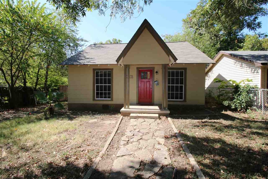8 Waco Homes That "Fixer Upper" Should Totally Take On Crackerjack23