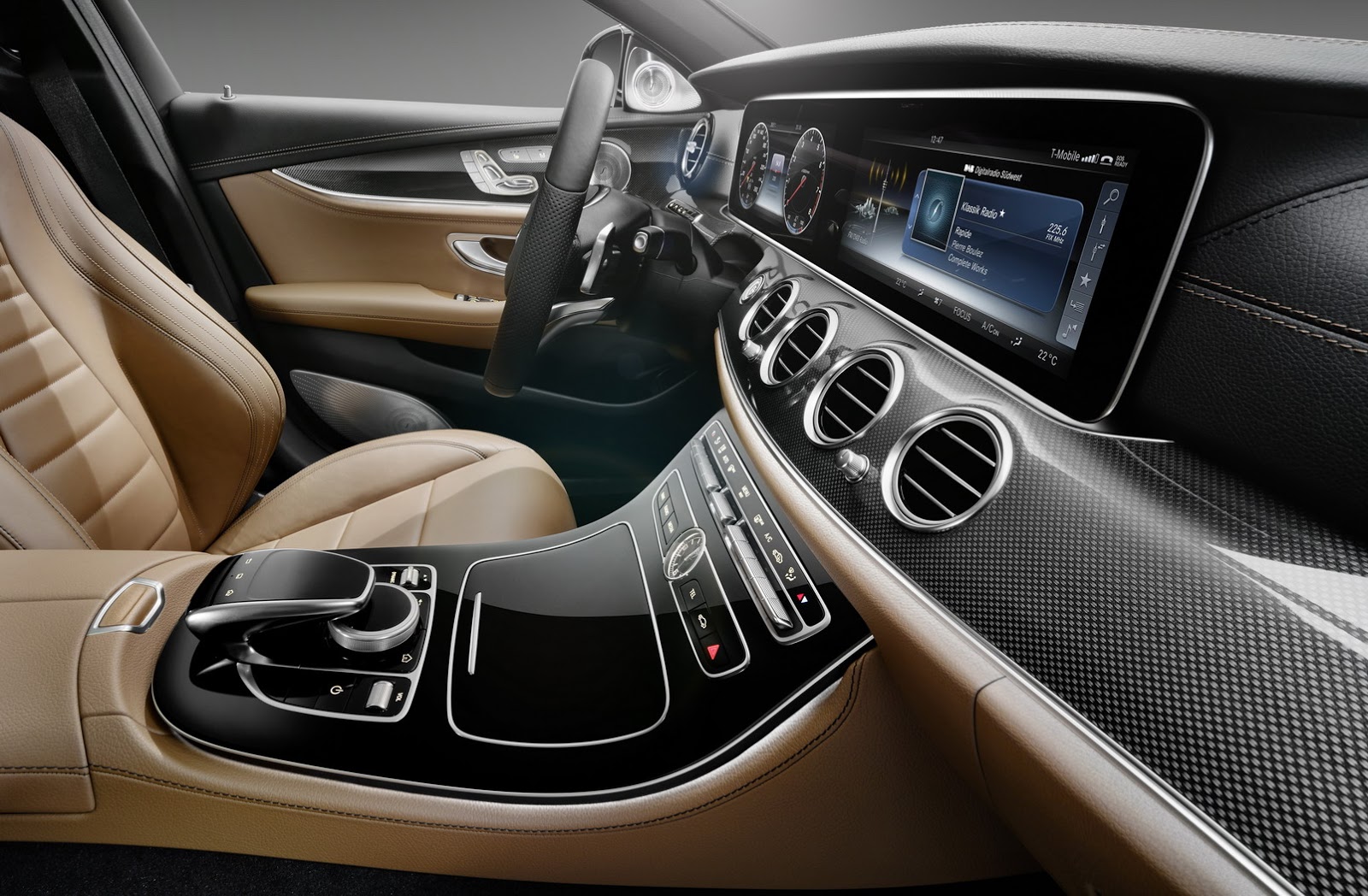 2017-Mercedes-E-Class-Interior-Carscoops4.jpg