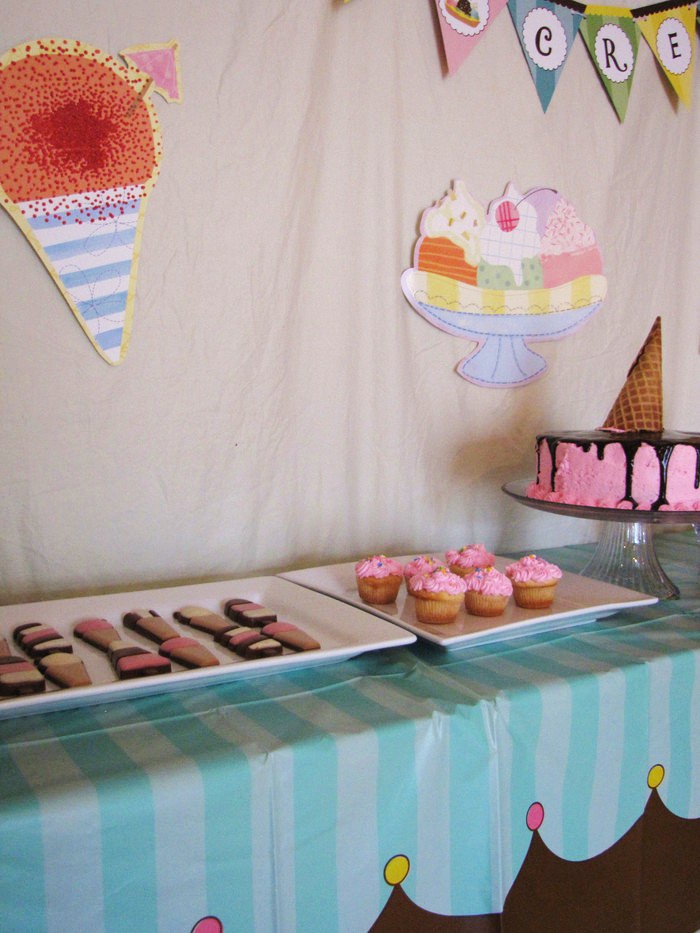 Pâtisserie Paris Ice Cream Dessert Table