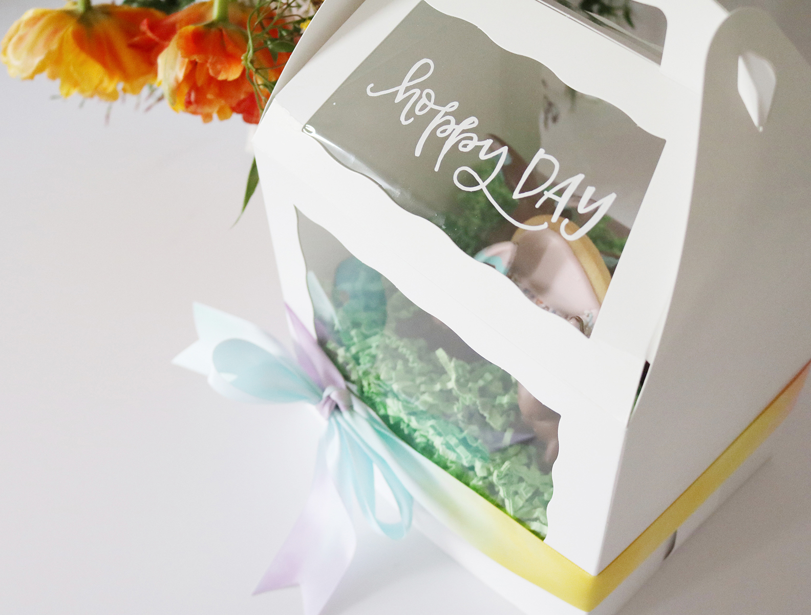 Oh hoppy day! Sweet hostess gift wrapping inspiration using cake pop boxes and hand lettering | Creative Bag