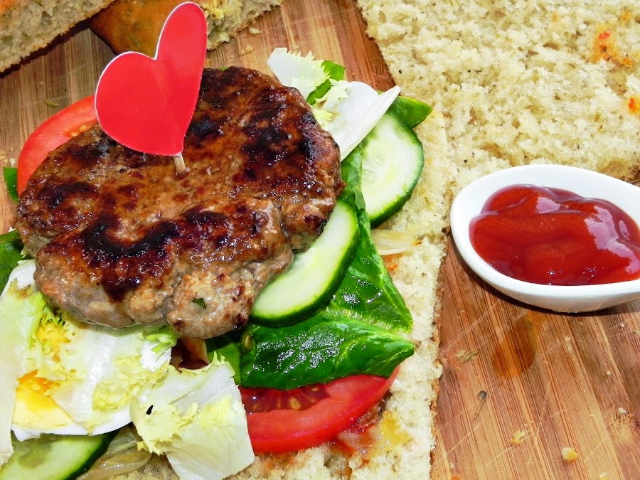 HAMBURGUESA CASERA CON FOCACCIA
