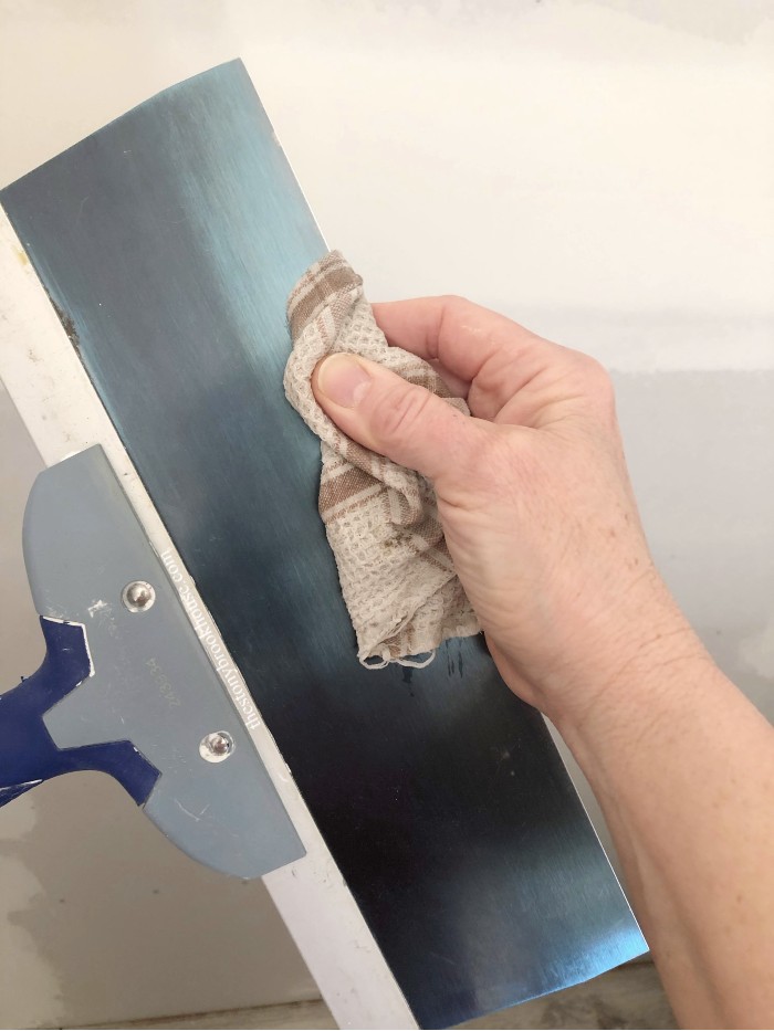 5 Beginner Tips for Mudding Drywall With Very Little Sanding The