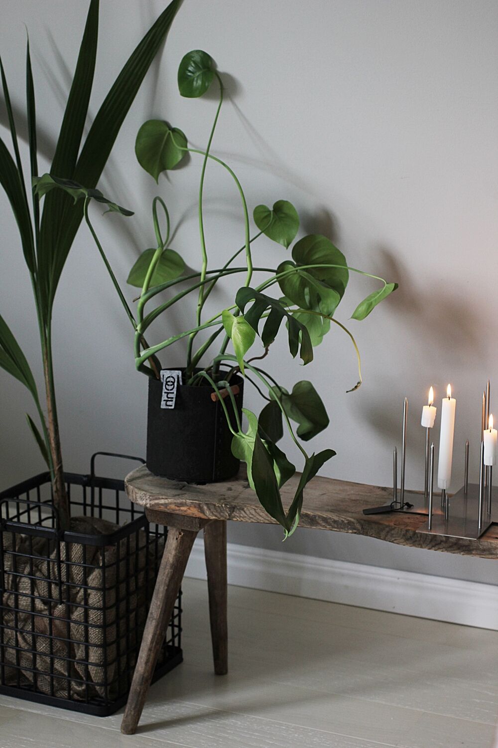 svart, vitt & rött Candle Cross ljusstake