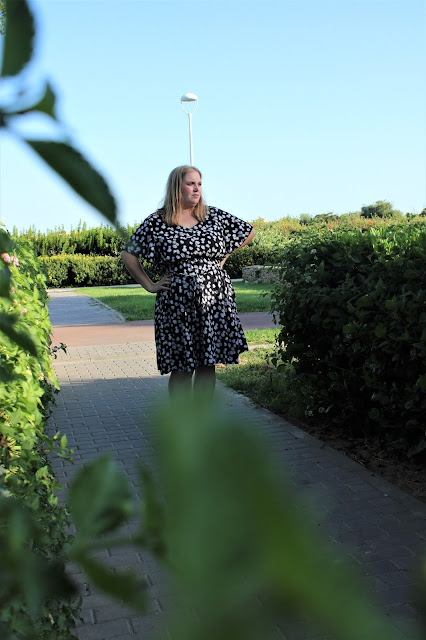 Outfit: vestido de margaritas en SheIn